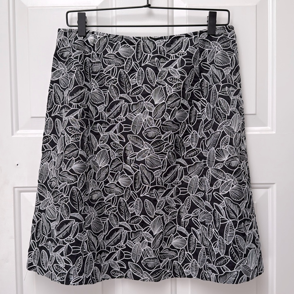 Talbots Womens Skirt 12P A-Line Navy White Leaf Embroidered Cotton Lined Classic